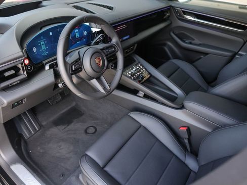 New 2025 Porsche Macan 4 Electric image 4