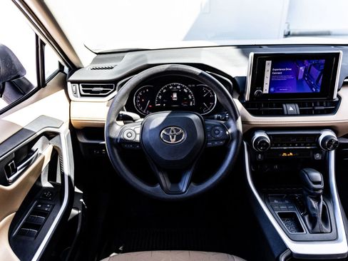 Used 2025 Toyota RAV4 XLE FWD image 27