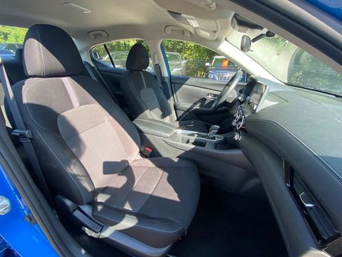 Used 2025 Nissan Sentra SV FWD image 36