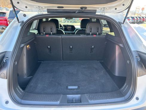 Used 2024 Chevrolet Trax RS w/ Sunroof Package FWD image 6
