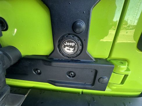 Used 2021 Jeep Wrangler Unlimited Rubicon w/ Xtreme Recon 35" Tire Package image 16