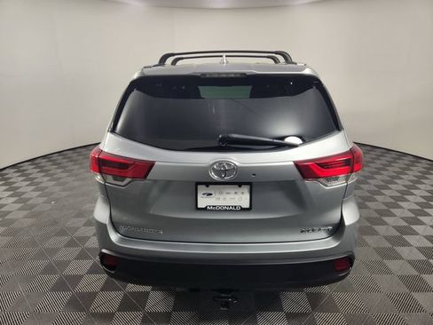 Used 2018 Toyota Highlander XLE AWD/4WD image 4
