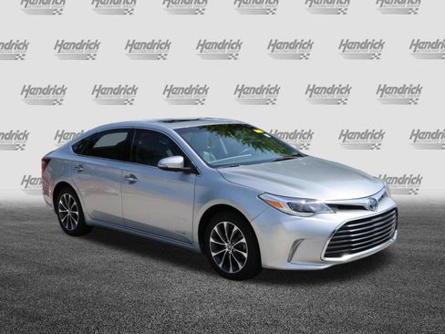 Used 2018 Toyota Avalon XLE Premium w/ All Weather Liner Package FWD image 2