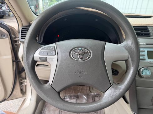 Used 2009 Toyota Camry LE FWD image 18