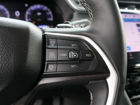 Used 2023 Jeep Grand Cherokee L Limited image 12