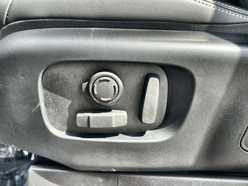 Certified 2025 Land Rover Discovery Metropolitan Edition image 21