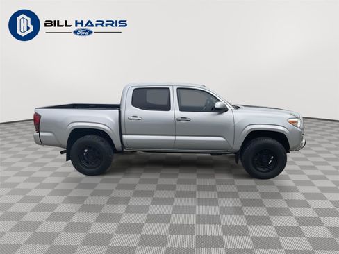 Used 2022 Toyota Tacoma SR image 4