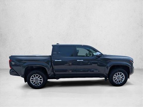 Used 2025 Toyota Tacoma Limited AWD/4WD image 4