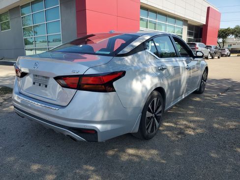 Used 2022 Nissan Altima 2.5 SV w/ SV Premium Package FWD image 6