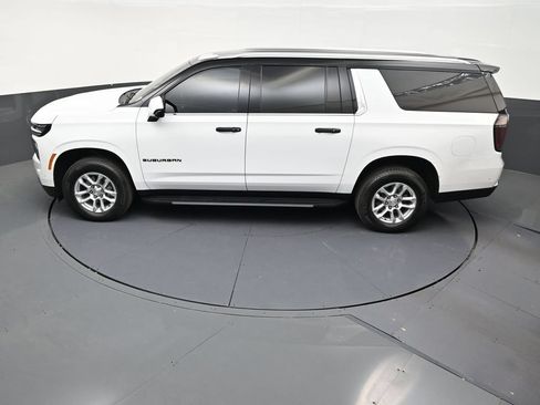 Used 2025 Chevrolet Suburban LS RWD image 12