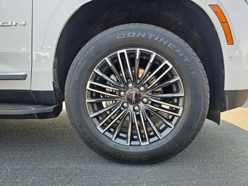Used 2025 GMC Yukon XL Elevation AWD/4WD image 9