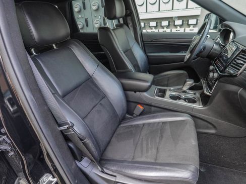 Used 2020 Jeep Grand Cherokee Altitude AWD/4WD image 4