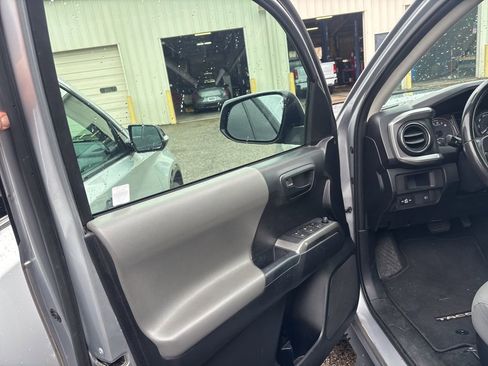 Used 2019 Toyota Tacoma SR5 image 16