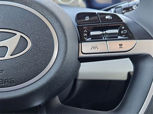 New 2025 Hyundai Elantra Limited image 30