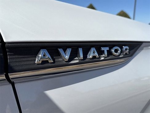 New 2025 Lincoln Aviator Reserve w/ Luxury Package image 9