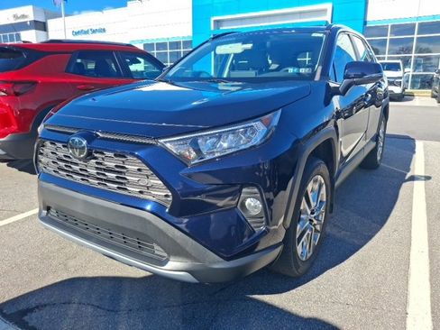 Used 2020 Toyota RAV4 Limited image 3