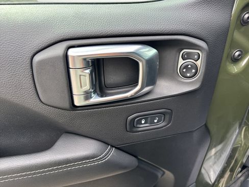 Used 2023 Jeep Wrangler Unlimited Sahara AWD/4WD image 23