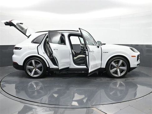 New 2025 Porsche Cayenne E-Hybrid image 29