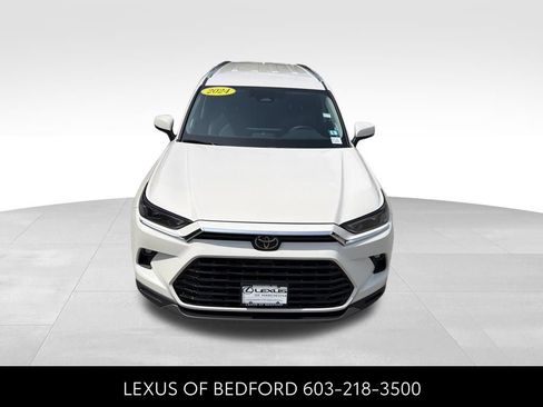 Used 2024 Toyota Grand Highlander AWD image 2