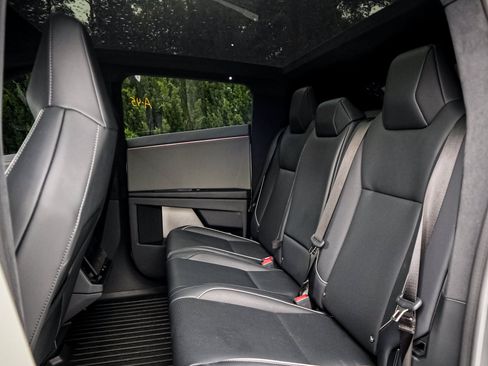 Used 2025 Tesla Cybertruck AWD Crew Cab image 8