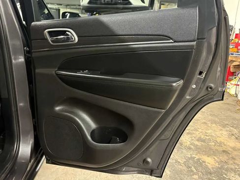 Used 2018 Jeep Grand Cherokee Limited AWD/4WD image 30
