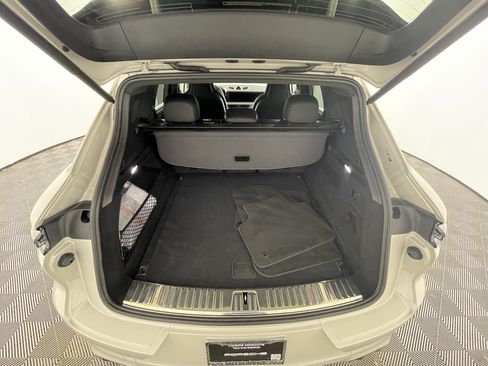 Used 2025 Porsche Cayenne GTS AWD/4WD image 21