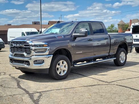 Used 2025 RAM 2500 Big Horn AWD/4WD image 2
