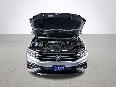 Certified 2024 Volkswagen Tiguan SE w/ Panoramic Sunroof Package AWD/4WD image 23