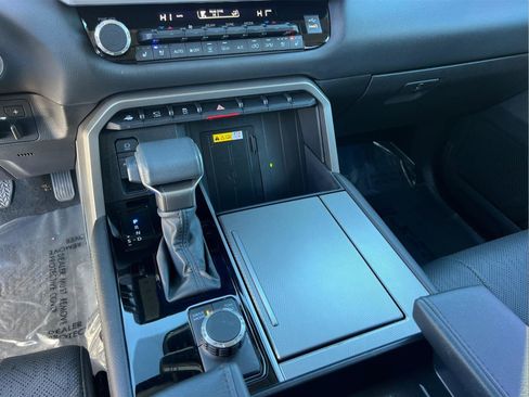 Used 2024 Toyota Sequoia Limited w/ Tow Technology Package image 33