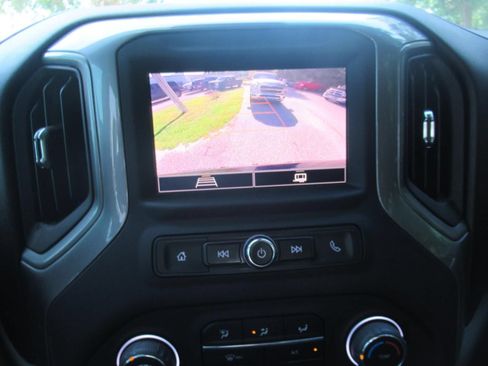 Used 2022 Chevrolet Silverado 1500 Custom AWD/4WD image 26