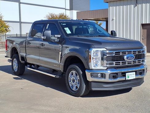 New 2026 Ford F250 XLT w/ FX4 Off-Road Package image 3