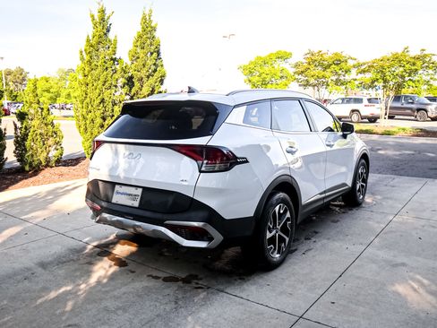 Used 2023 Kia Sportage EX image 11
