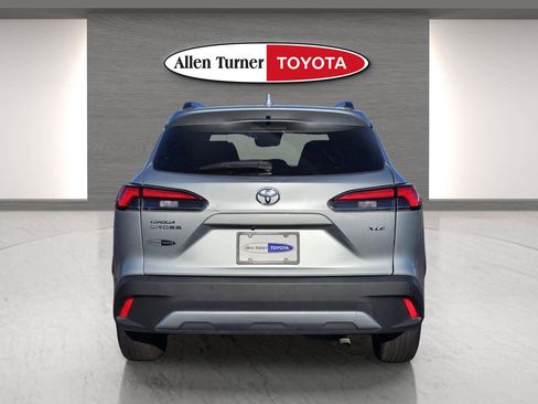 Used 2024 Toyota Corolla Cross XLE image 8