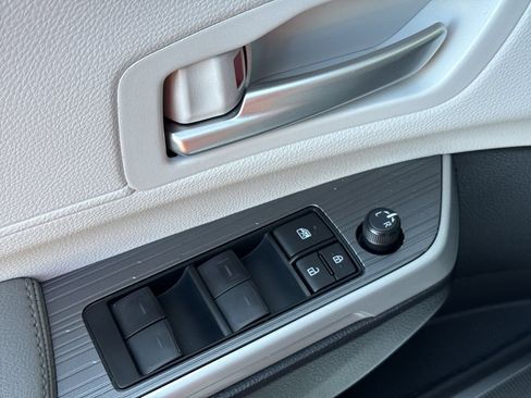 Certified 2025 Toyota Sienna XLE w/ XLE Plus Package FWD image 15