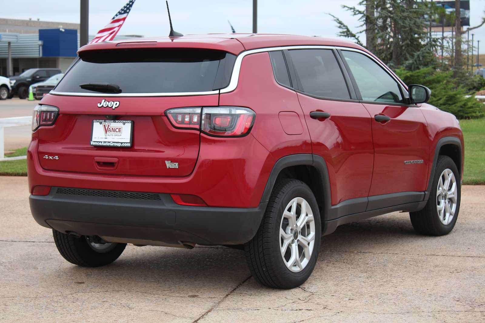 Used 2025 Jeep Compass Sport AWD/4WD image 13