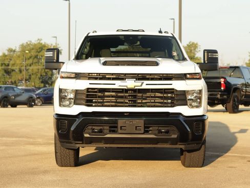 Used 2024 Chevrolet Silverado 2500 Custom AWD/4WD image 2