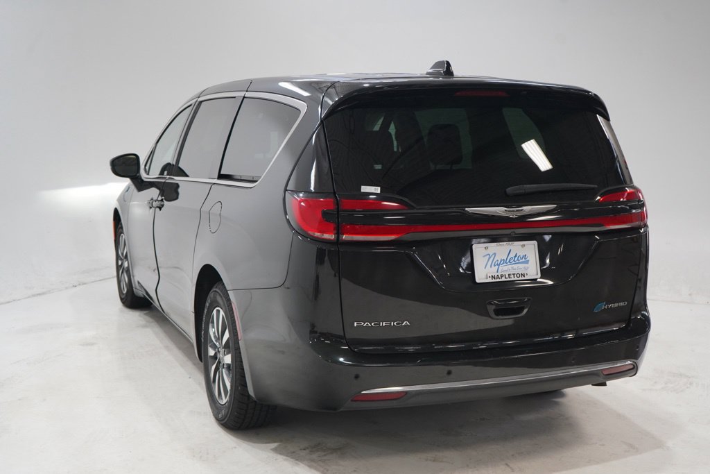 Used 2023 Chrysler Pacifica Touring-L FWD image 5