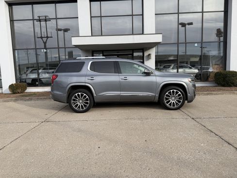 Used 2021 GMC Acadia Denali w/ Denali Technology Package image 3