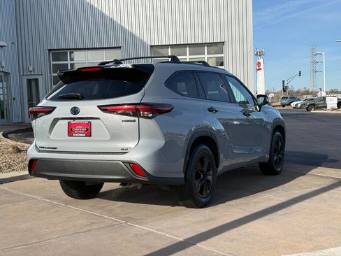 Certified 2024 Toyota Highlander XLE image 5