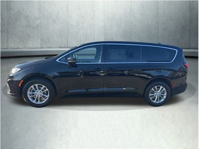 New 2026 Chrysler Pacifica Select