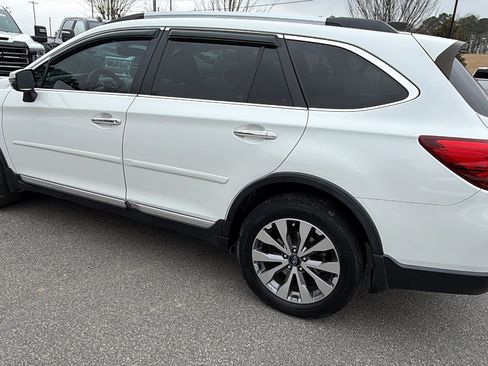 Used 2017 Subaru Outback 2.5i Touring image 10