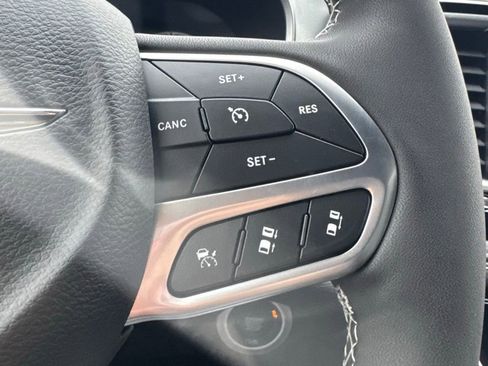 New 2026 Chrysler Pacifica Limited image 19