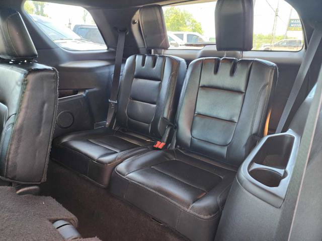 Used 2016 Ford Explorer XLT w/ Equipment Group 202A AWD/4WD image 14