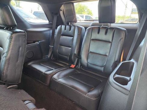 Used 2016 Ford Explorer XLT w/ Equipment Group 202A AWD/4WD image 14