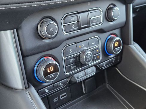 Used 2023 Chevrolet Tahoe Z71 w/ Luxury Package image 21