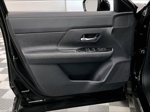 New 2026 Nissan Kicks SV w/ Charging Package FWD image 30