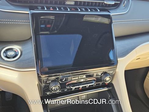 New 2025 Jeep Grand Cherokee L Limited image 21