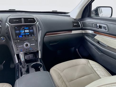 Used 2018 Ford Explorer Platinum AWD/4WD image 24