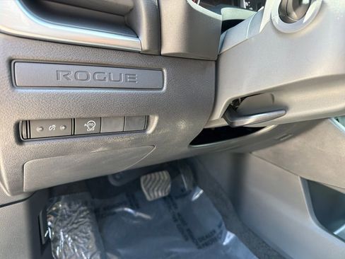 Used 2025 Nissan Rogue S FWD image 16