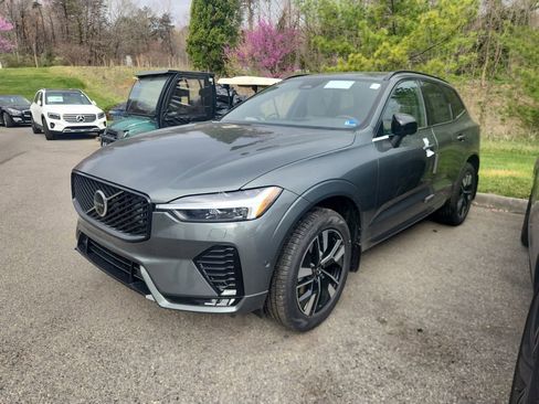 New 2026 Volvo XC60 B5 Plus w/ Climate Package image 4